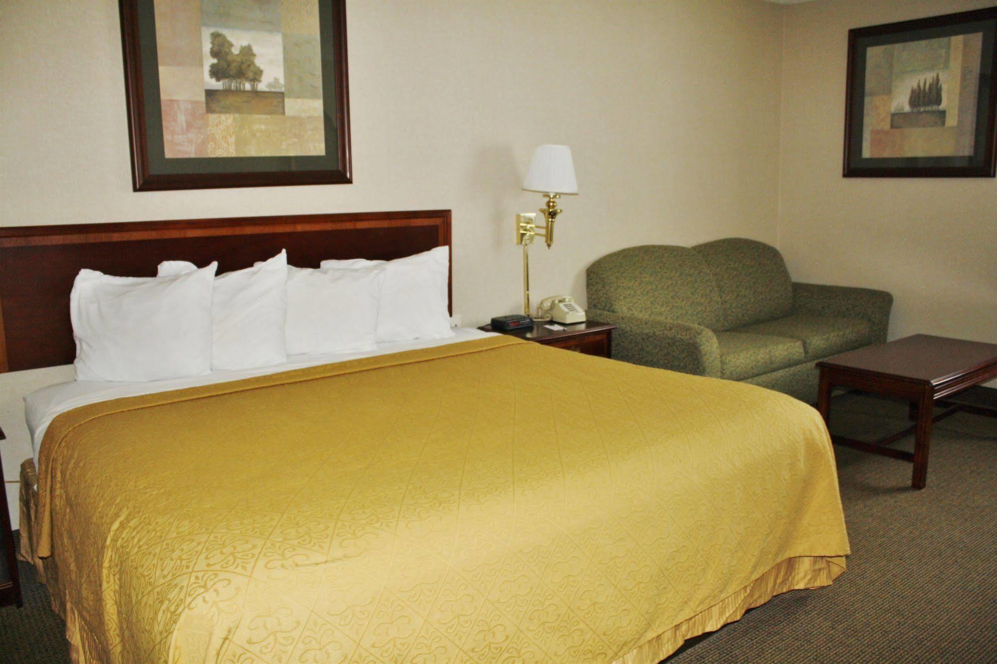 Quality Inn Plainfield I-395 Buitenkant foto